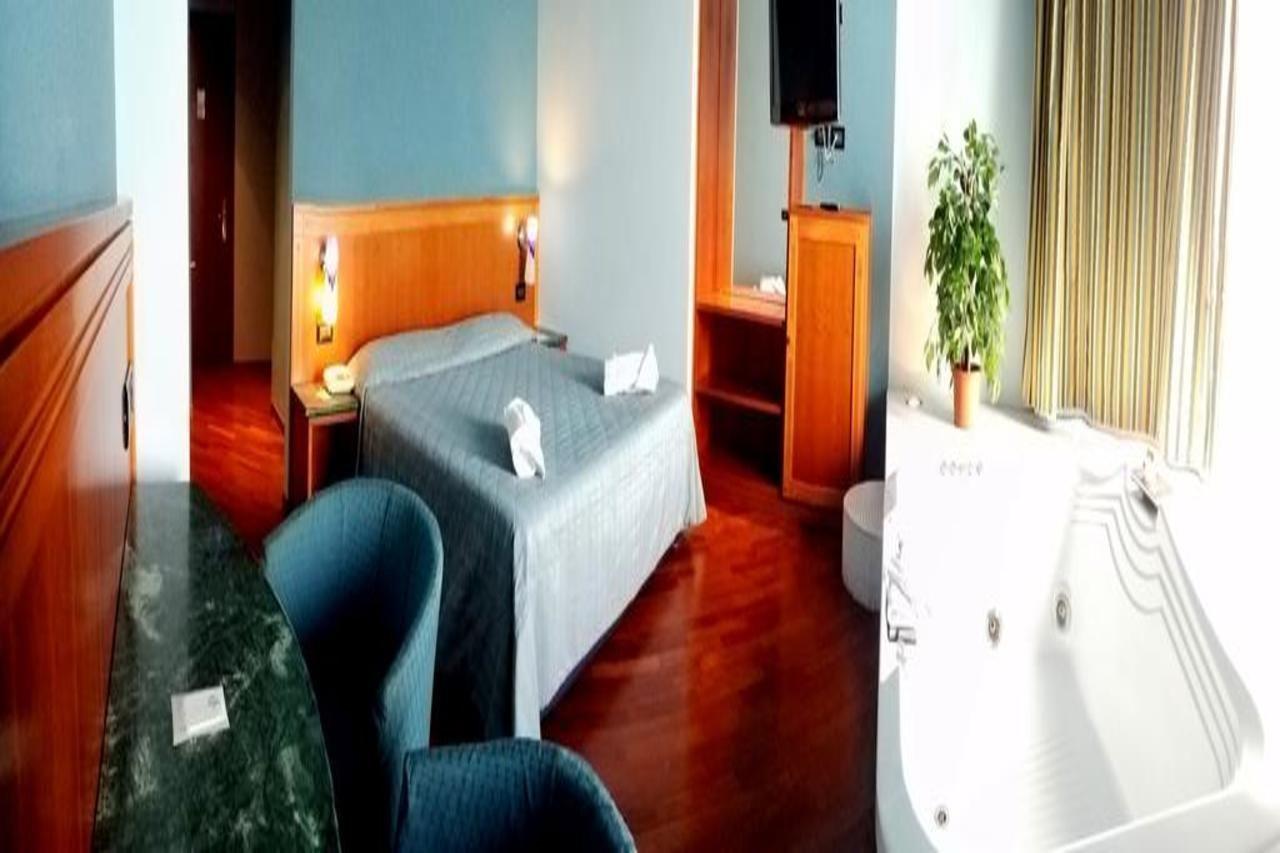 טרני Hotel Michelangelo Palace & Spa מראה חיצוני תמונה