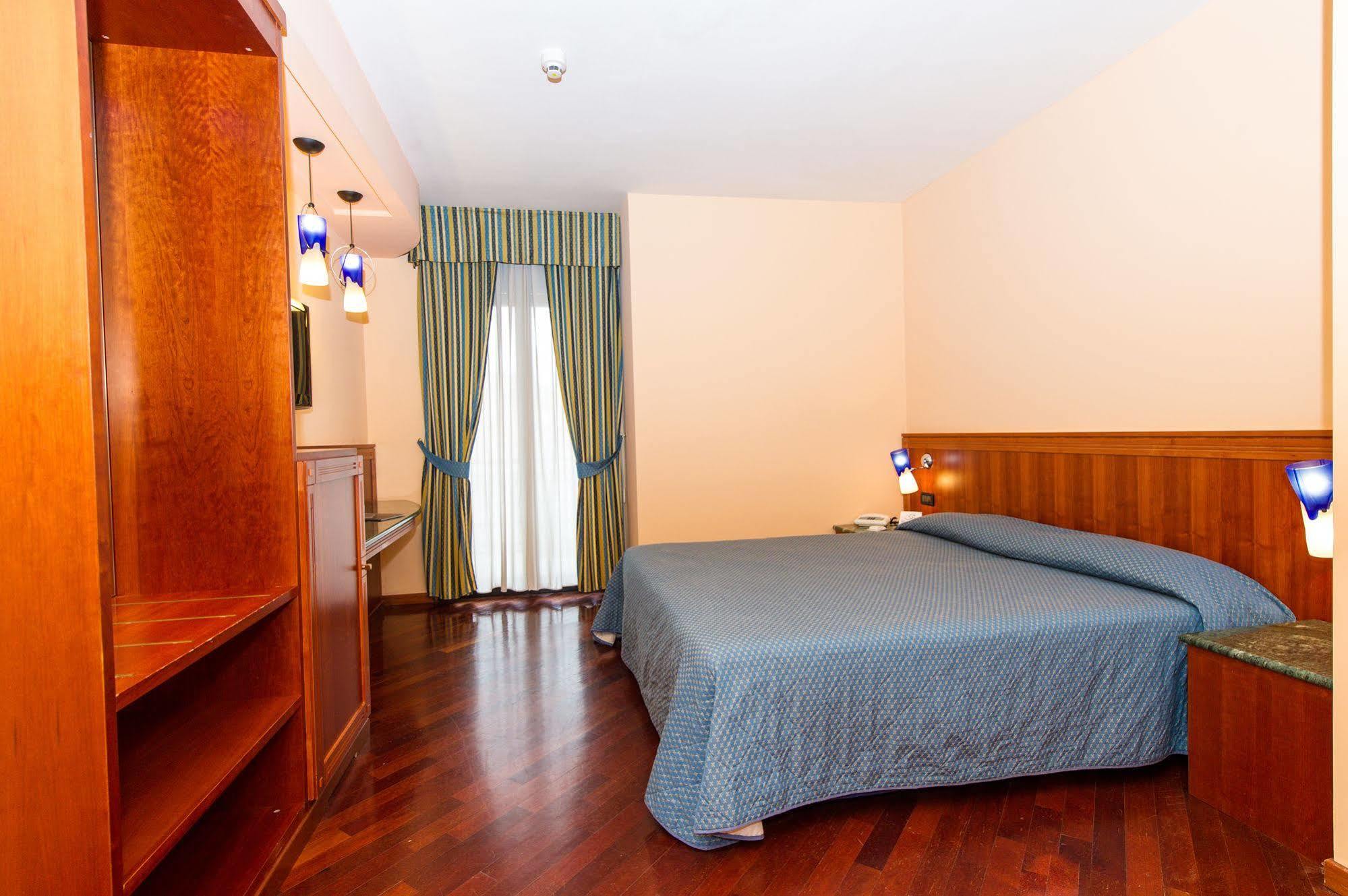 טרני Hotel Michelangelo Palace & Spa מראה חיצוני תמונה