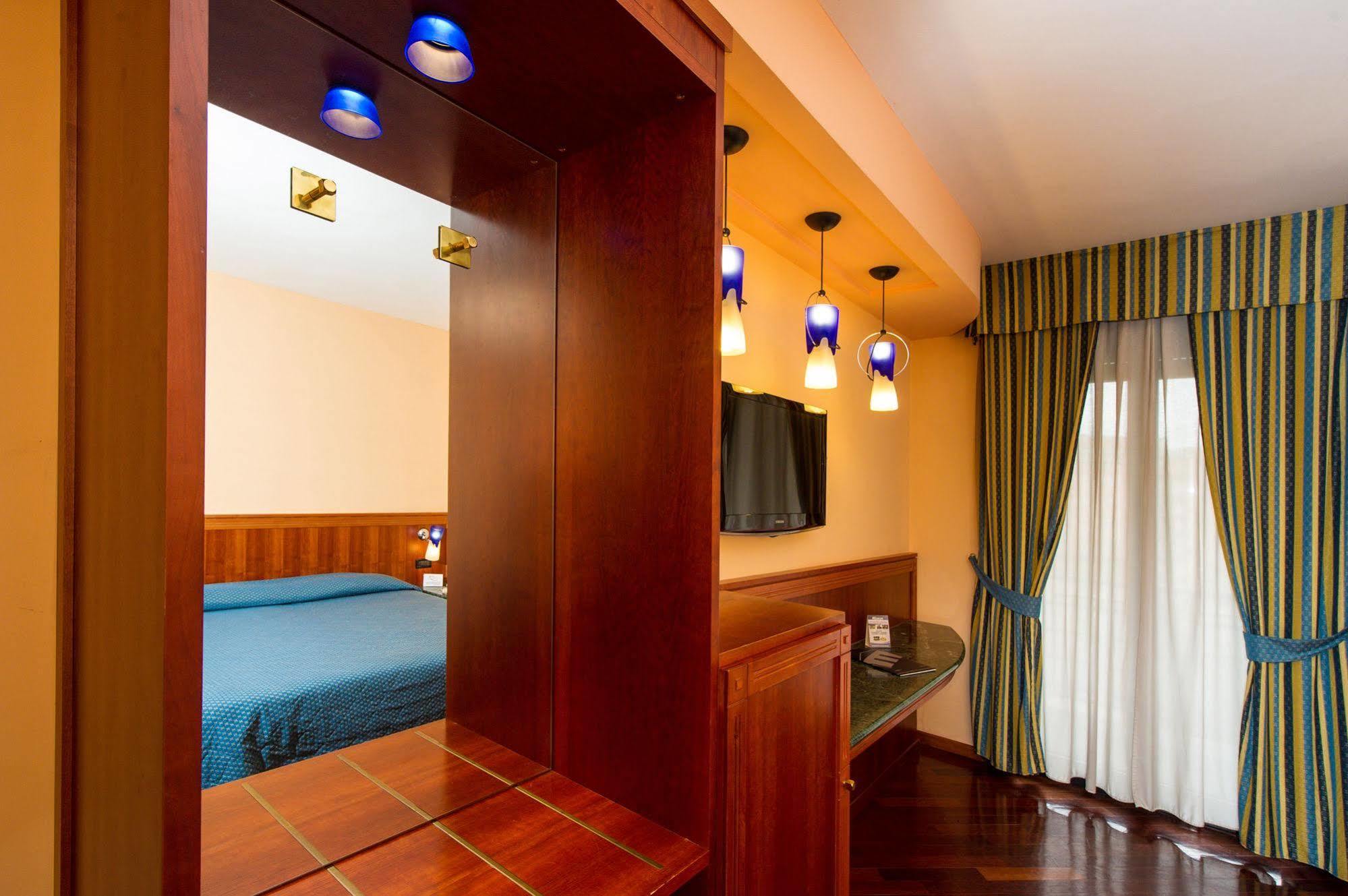 טרני Hotel Michelangelo Palace & Spa מראה חיצוני תמונה