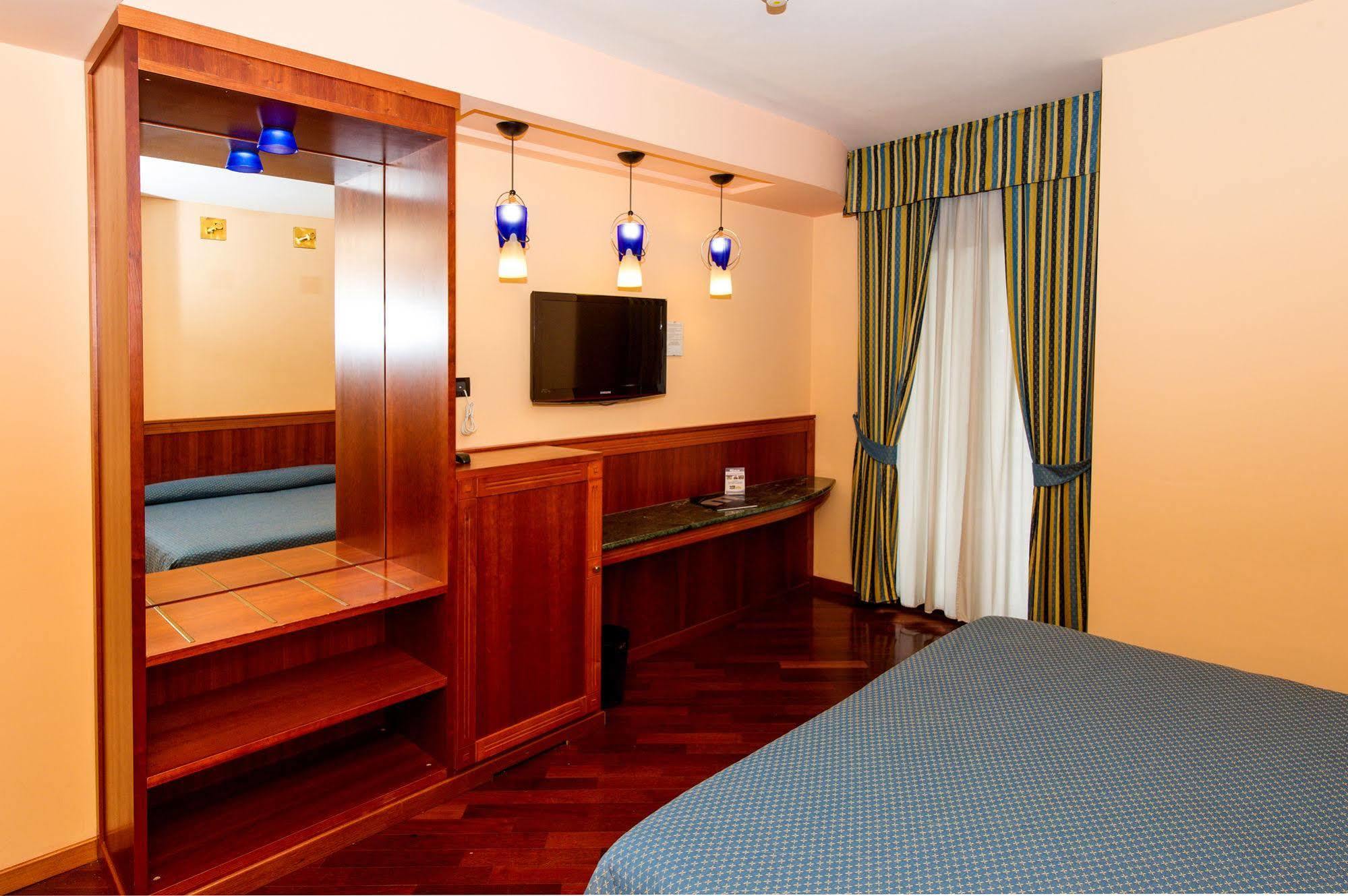 טרני Hotel Michelangelo Palace & Spa מראה חיצוני תמונה