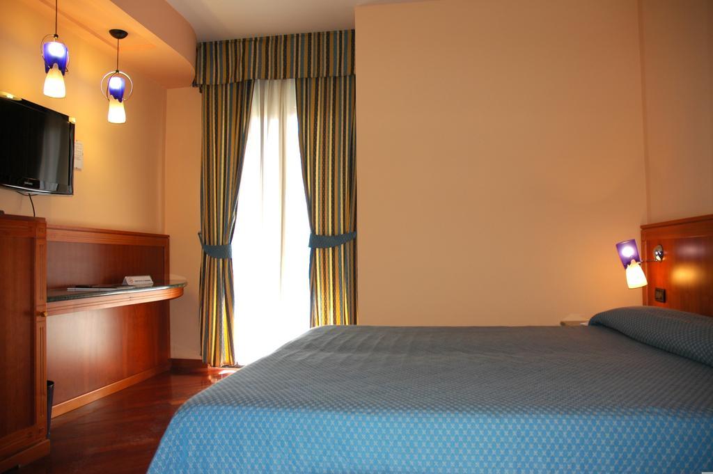 טרני Hotel Michelangelo Palace & Spa מראה חיצוני תמונה